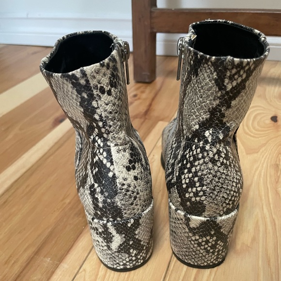 MADDEN GIRL DAFNII SNAKESKIN CHUNKY BLOCK HEEL ANKLE BOOTS BOOTIES SIZE 7M - Picture 5 of 9